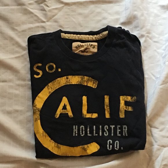 Hollister Graphic T-shirt. Worn 3 times - Picture 2 of 2